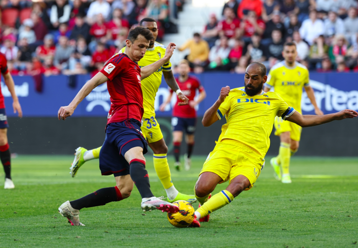 Budimir ha marcado los goles del triunfo ante el Cádiz en la segunda mitad.