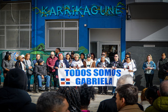 Vecinos y vecinas de Iruñea se han concentrado en San Jorge para arropar a la familia y amigos de Gabriela Reyes.
