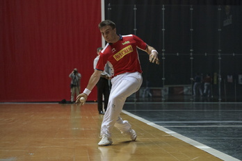 Jon Ander Peña llega a una pelota en un partido anterior.