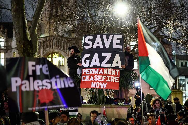 Movilización a favor de Palestina frante al Parlamento británico en Londres. 