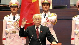 Nguyen Phu Trong presta juramento, el 23 de octubre de 2018, como presidente de Vietnam.