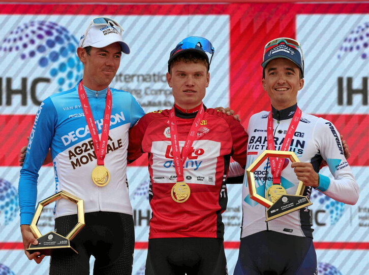 O'Connor, Van Eetvelt y Pello Bilbao, feliz al regalarse otro podio en el World Tour.