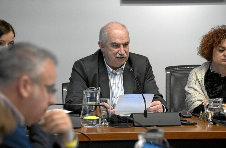 El consejero de Medio Ambiente del Gobierno navarro, José María Aierdi, informó del caso al Parlamento.