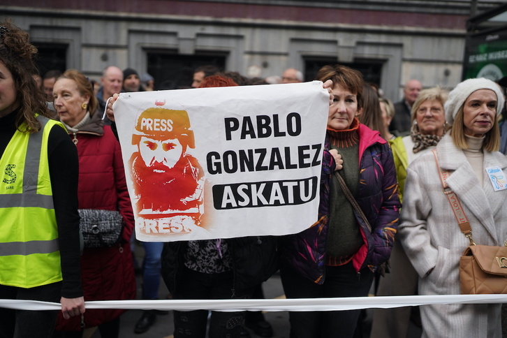 Demanda de la excarcelación de Pablo González, en la manifestación de Sare y Etxerat el 13 de enero en Bilbo.
