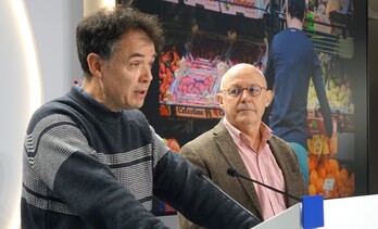 Los concejales de EH Bildu en Donostia Ricardo Burutaran y Juan Karlos Izagirre