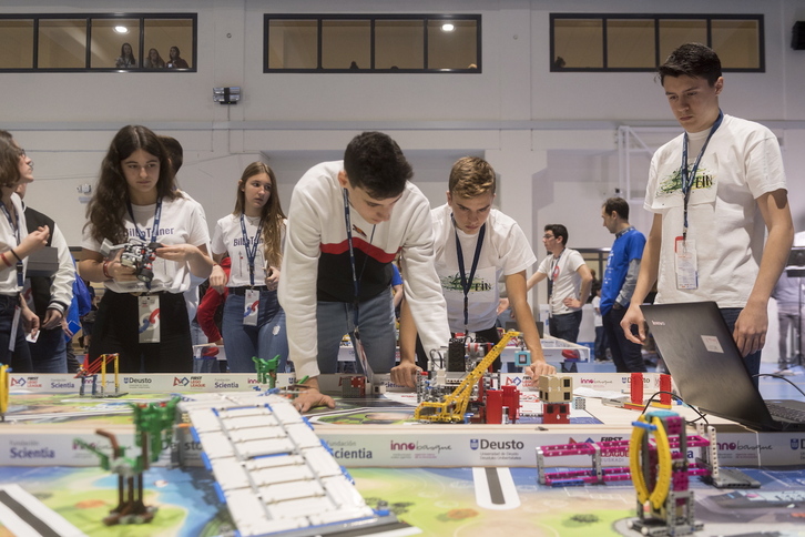 ‘First Lego League Euskadi’ lehiaketaren aurreko edizio bat, irudian.