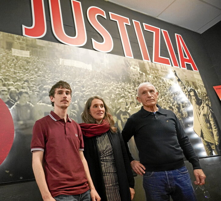 Julen Díaz de Argote, Nerea Martínez y Arturo Val del Olmo ayer en Gasteiz.