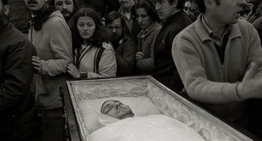 El cadaver de Joxe Arregi es velado en la plaza de Zizurkil.