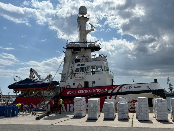 El buque Open Arms, amarrado en Larnaca lleva listo desde el sábado.