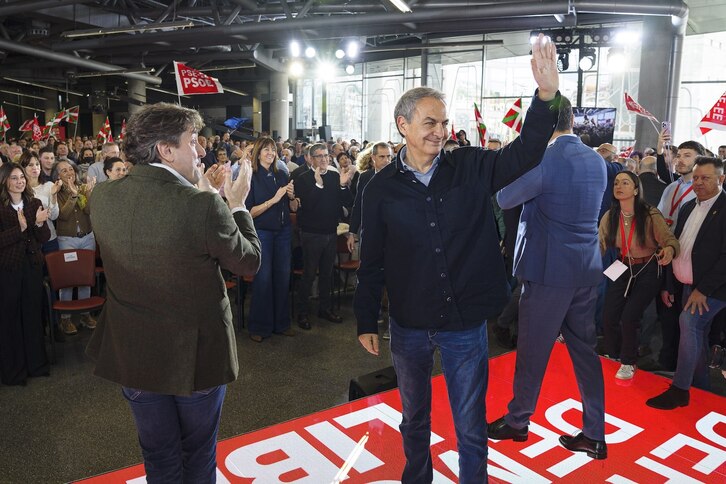 Zapatero junto a Eneko Andueza y Pedro Sánchez el pasado sábado en Bilbo.