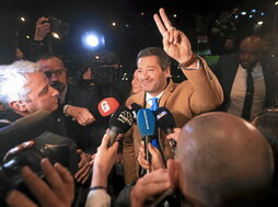André Ventura llega a la sede electoral de Chega.