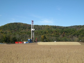 Imagen de un pozo de fracking, actividad vinculada a la liberación de metano.