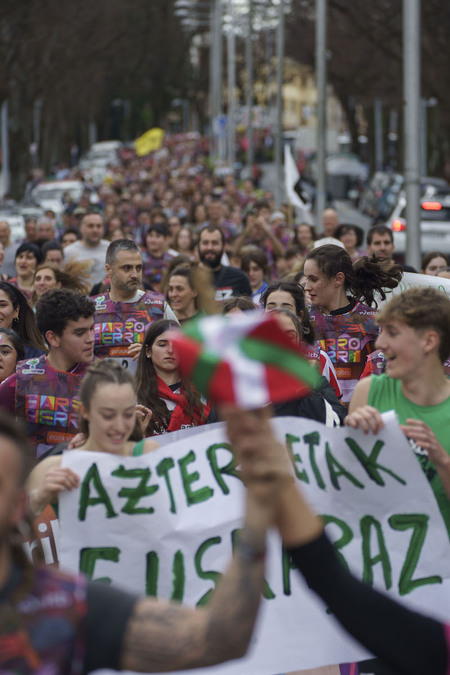 Abiatu Da Korrika Irundik Mugak Gaindituz Egunez Euskal Herria Harrotzera Euskal Herria Naiz