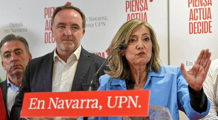 Cristina Ibarrola, en primer plano, con Javier Esparza detrás.