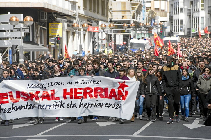 Manifestación que se llevó a cabo en Gasteiz el 27 de marzo de 2014 con motivo de la huelga por un sistema educativo propio.
