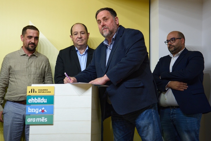 Junqueras, Barrena, Cela y Mates firman en Barcelona el acuerdo de coalición para las europeas.