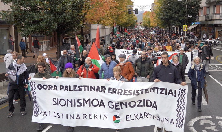 Azaroaren 11n ere mobilizazioak egin zituen Palestinarekin Elkartasuna plataformak.