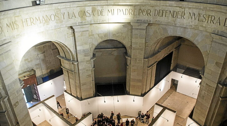 Imagen del interior del Monumento a Los Caídos de Iruñea .