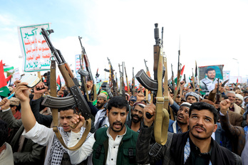 Protesta de los chiíes hutíes de Yemen con motivo de la celebración de Al Quds.