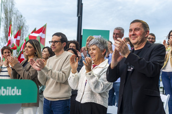 Otegi, junta a las candidatas Edurne Benito del Valle, Pello Otxandiano e Ima Garrastatxu, el viernes en Getxo.