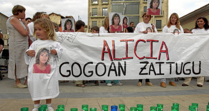 Alicia Aristregiren omeneko elkarretaratzea, 2003. urtean.