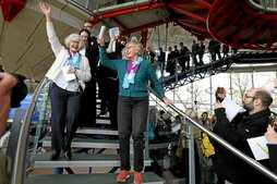 Integrantes de la asociación suiza celebran la sentencia de Estrasburgo.