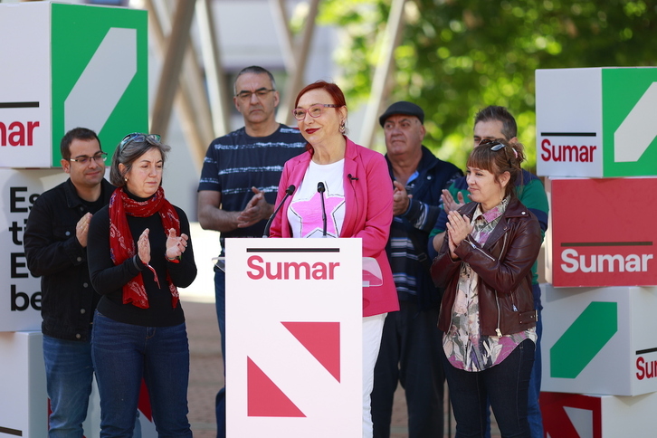 Carmen Muñoz, con otros integrantes de la coalición, en el acto electoral de Sopela.