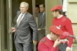 Barrionuevo sale de los juzgados de Donostia en 1999, donde tuvo que declarar como imputado por la muerte de Lutxi Urigoitia.