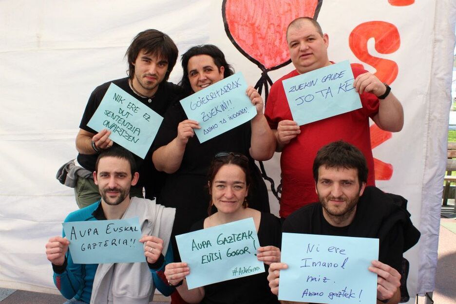 Aske Gunea contó con su propio ‘photo-call’ donde decenas de personas mostraron su solidaridad con los condenados. 