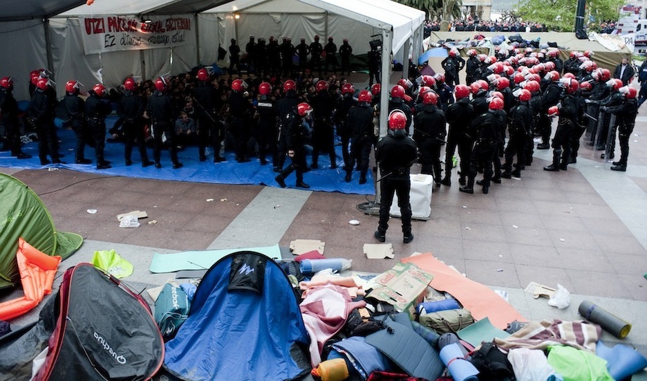 Decenas y decenas de policias participaron en la detención de los seis jóvenes independentistas. Necesitaron casi tres horas.