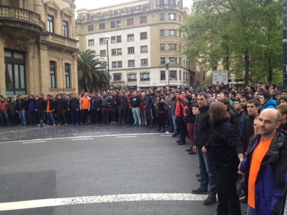 Momento en el que se marcharon los ertzainas.