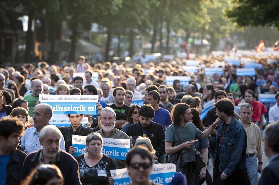 Imagen de la manifestación que recorrió Bilbo el 5 de mayo en apoyo a Bildu.