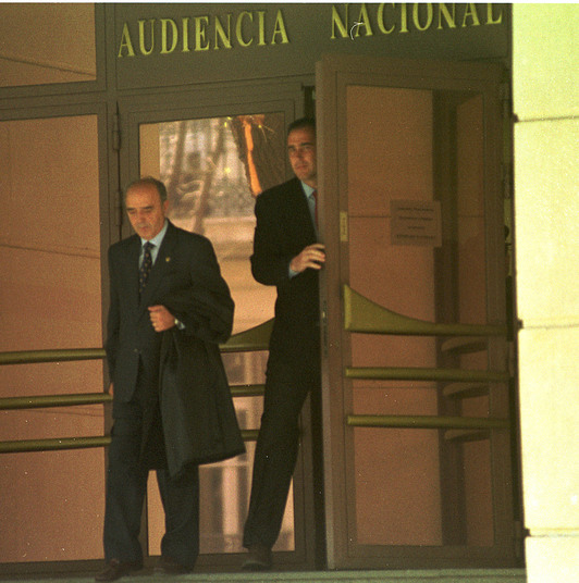 Enrique Rodríguez Galindo, en 1999, a las puertas de la Audiencia Nacional española. 