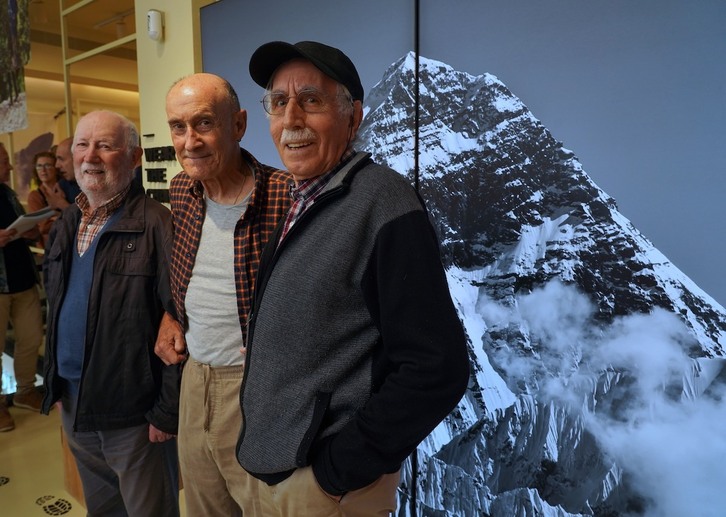 Duela 50 urte egindako Everesteko lehen euskal espedizioko protagonistak Donostian izan dira.