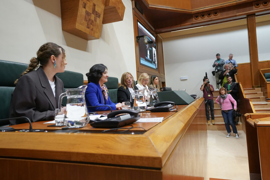 La Mesa de Edad ha dirigido la sesión hasta que han sido elegidos los cargos del Parlamento.