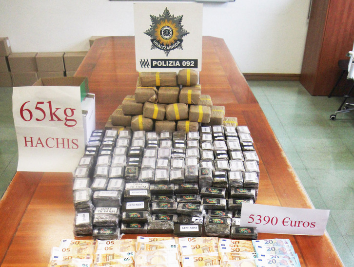 La Policía Local de Gasteiz se ha incautado de 65 kilos de hachís y unos 5.500 euros en la operación antidroga.