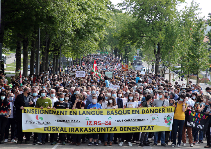 Milaka pertsona elkartu ziren Baionan Kontseilu Konstituzionalaren ebazpenari erantzuteko. 