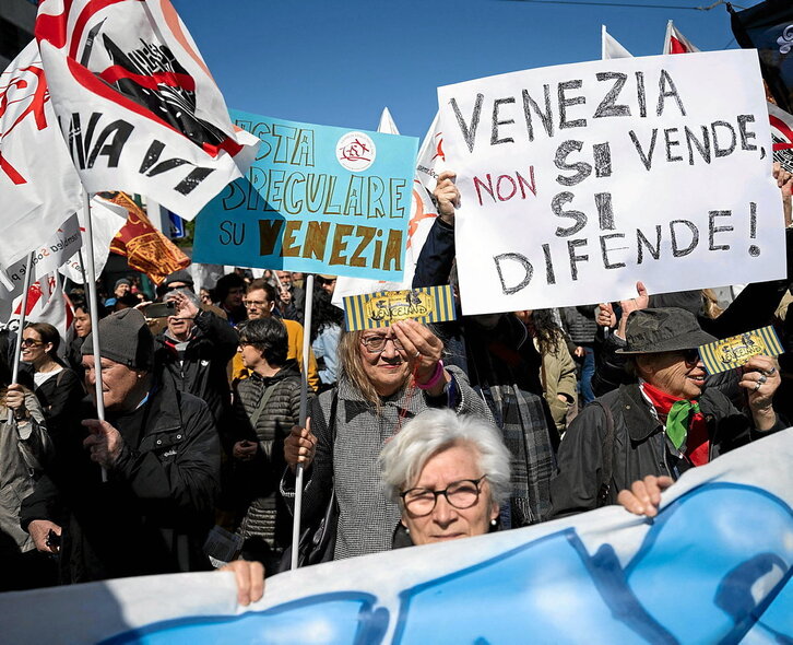 Una de las tantas protestas que vienen sucediéndose en Venecia.Marco Bertorello | AFP