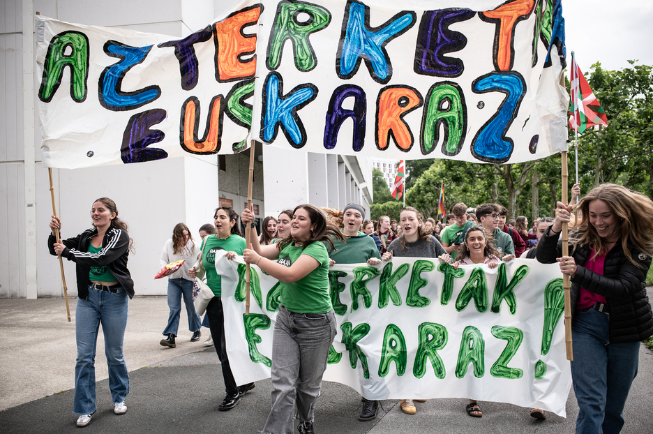 Azterketak Euskaraz manifestazioa Baionan
