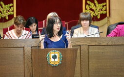 La juntera de EH Bildu Arantza Sarasola, en un momento de su intervención en el Pleno de Juntas Generales, en Gernika.