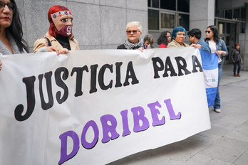 Concentración ante la Audiencia de Bizkaia para reclamar justicia para Doribel.