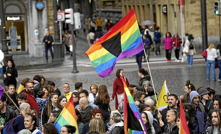 LGTBfobiaren aurkako egunean Bilbon egindako elkarretaratzea.