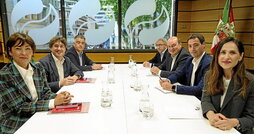 Imagen de la primera reunión entre PNV y PSE.