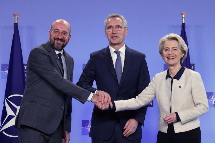 El presidente del Consejo Europeo, Charles Michel, el Secretario General de la OTAN, Jens Stoltenberg, y la Presidenta de CE, Ursula von der Leyen.
