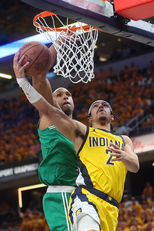 Señorial e imperial, la labor defensiva del dominicano Al Horford ha sostenido a los Celtics en Indiana.