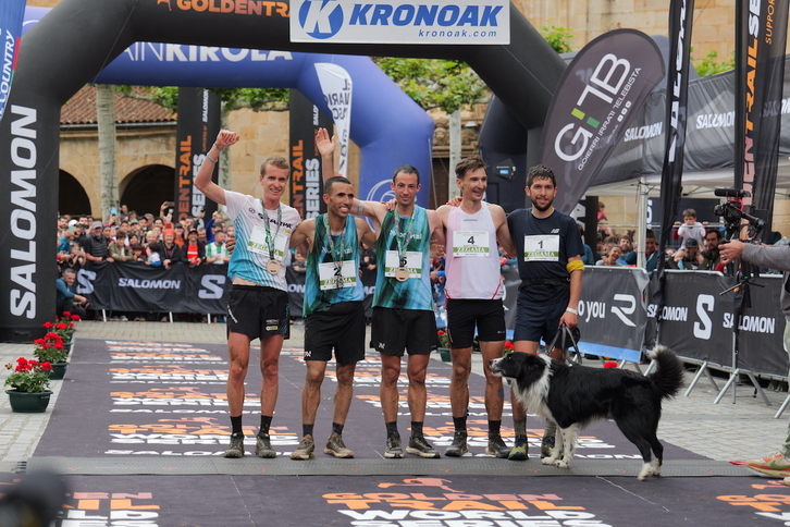 Zegama-Aizkorriko lehen bost sailkatuak, Kilian Jornet irabazlea guztien erdian. 