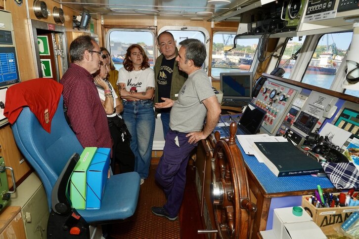 Pernando Barrena ha visitado este marte el buque Aita Mari.