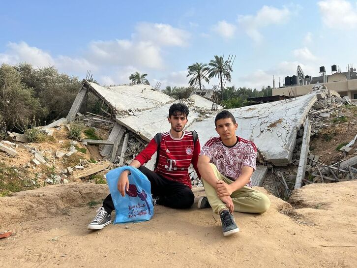 'Herz' y Omar, los dos jóvenes que relatan el día a día desde la Franja de Gaza.