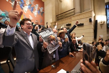 El Congreso de Colombia celebra la aprobación del proyecto de ley que prohíbe la tauromaquia.