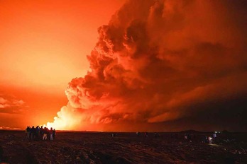 Islandian asteazken honetan piztu den erupzioa.